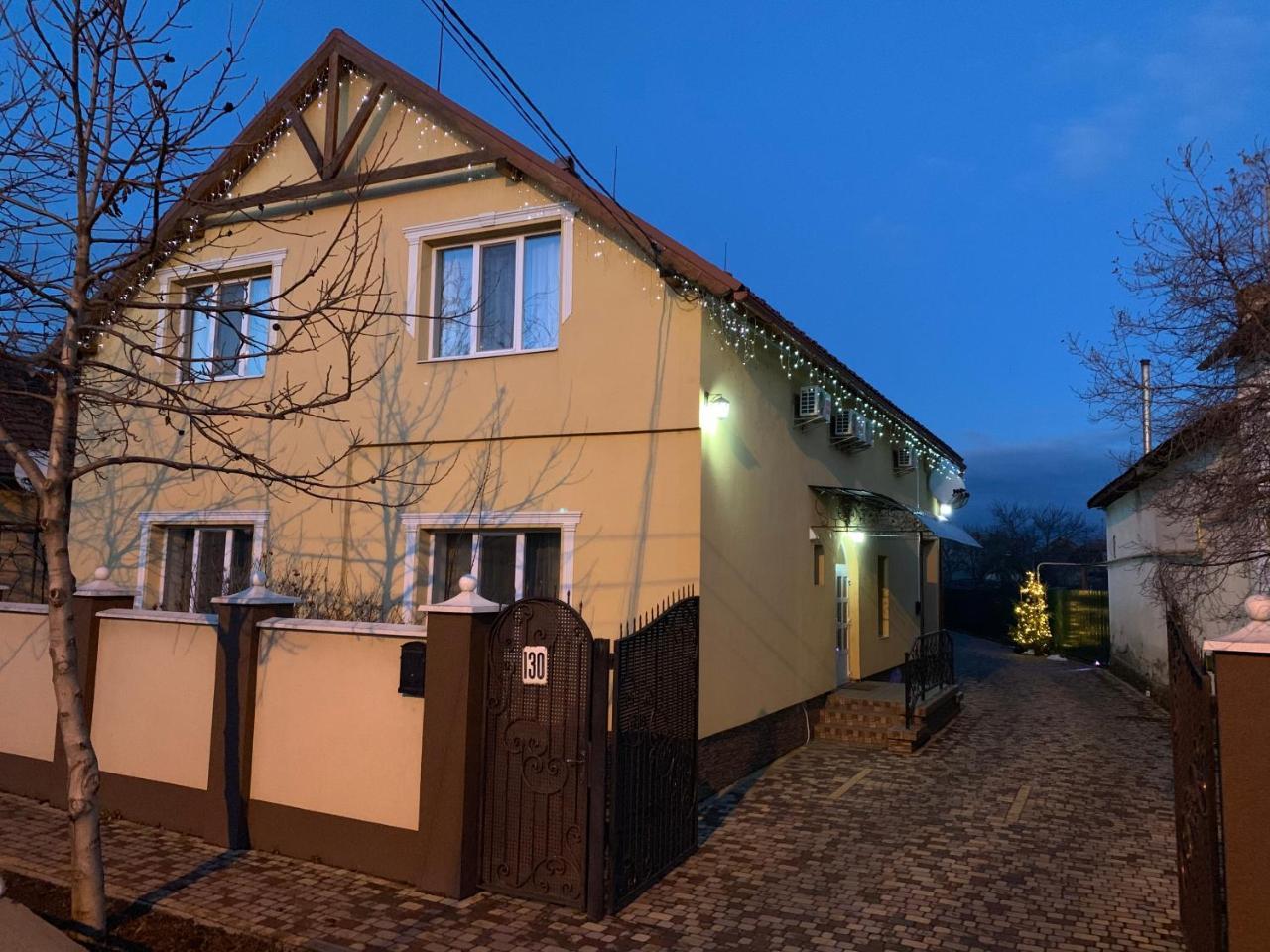 Міні Готель Вілла Вікторія Berehove  Exterior photo